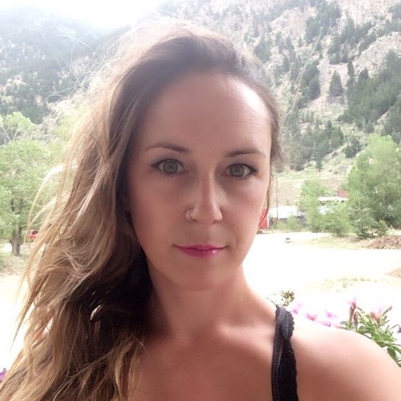 Meet your Posher, Cassandra - Picture 1 of 1